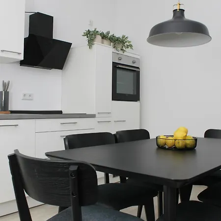 50 Meter Vom Rathaus - Komfortable Im Herzen Von 6 Schlafplaetze, Kueche, Waschmaschine * Paderborn